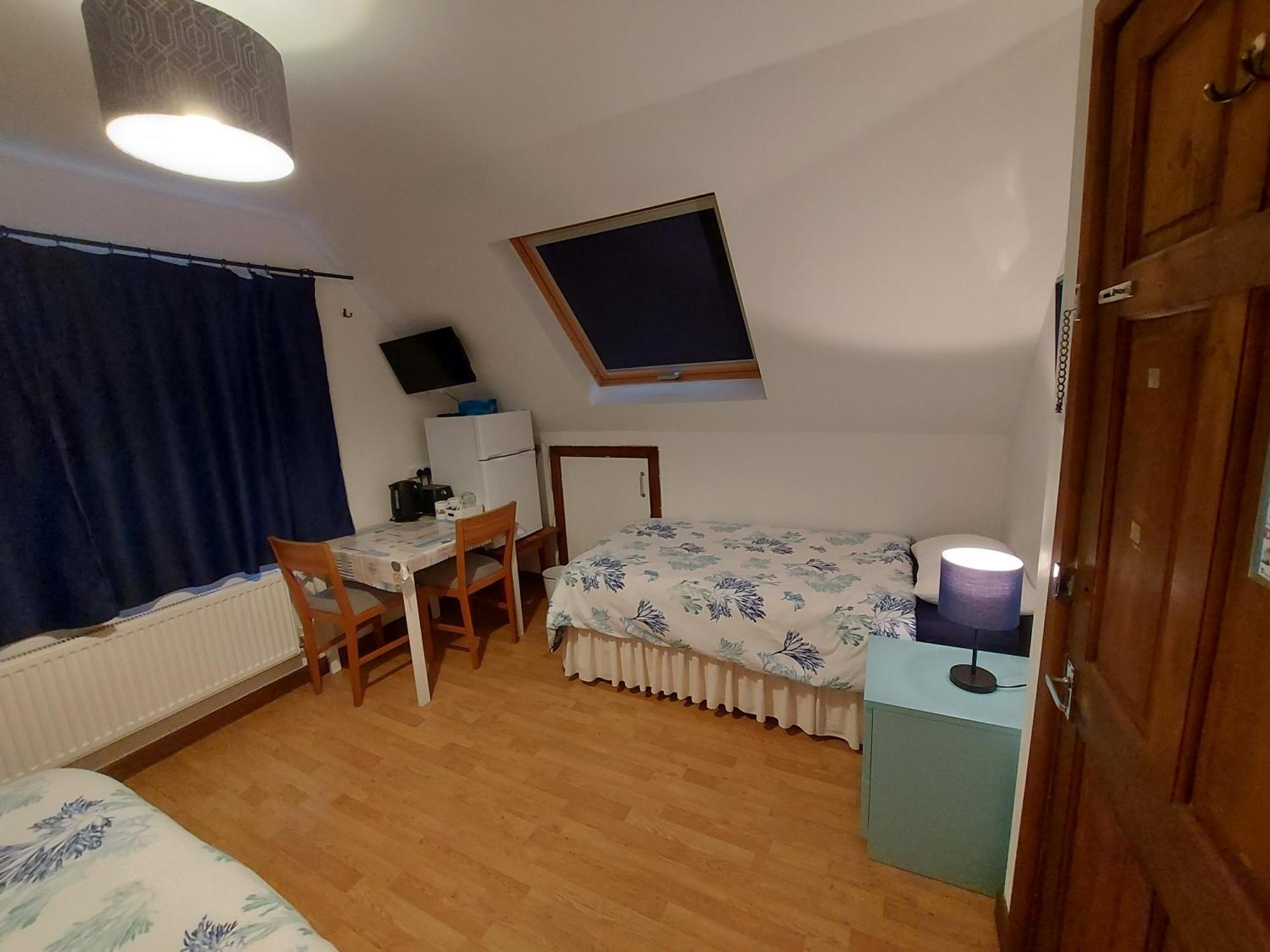 Chezzas Homestay Poole Buitenkant foto